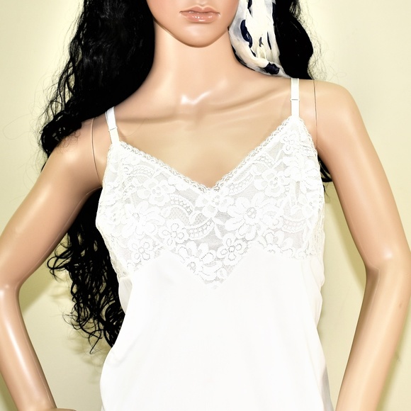 Vanity Fair Other - 1960's Vanity Fair White Lace Negligée